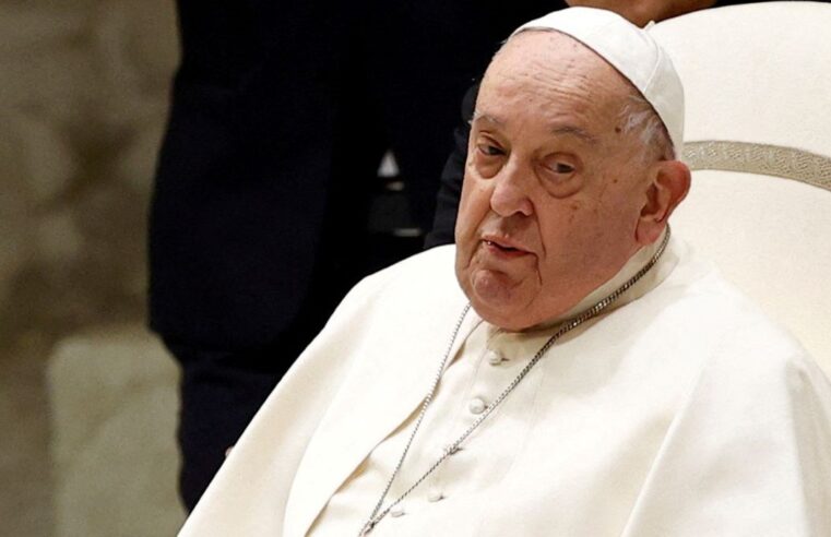 Papa Francisco morre aos 88 anos após AVC e insuficiência cardíaca, diz Vaticano