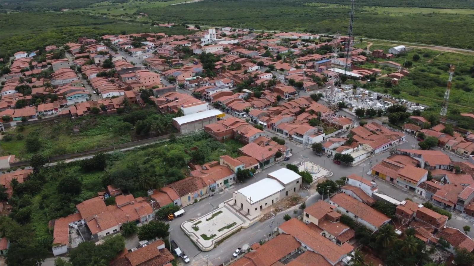 Editorial – Por Joel Mendes “Entre selfies e rachaduras”